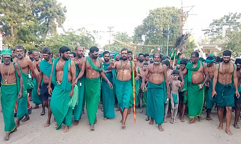 தைப்பூச திருவிழா: திருச்செந்தூரில் குவியும் பாதயாத்திரை பக்தர்கள்!