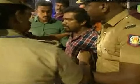 தொடரும் பரபரப்பு- கோயம்பேட்டில் சிஎம்டிஏ அலுவலரை தாக்கிய ஆம்னி பேருந்து உதவியாளர்