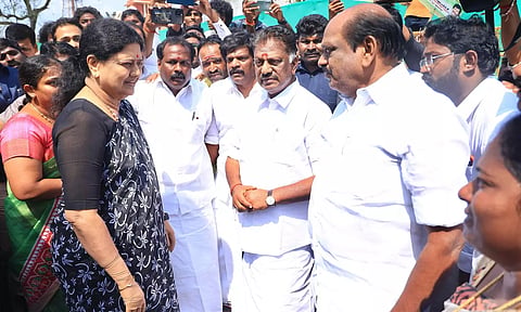 சசிகலாவுடன் ஓ.பன்னீர்செல்வம் திடீர் சந்திப்பு