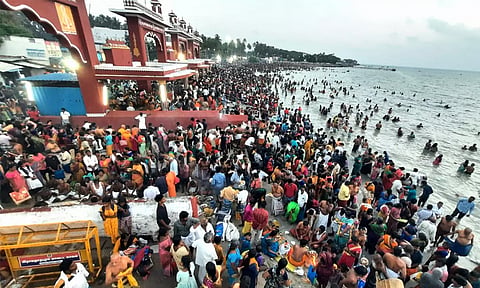 தை அமாவாசை: ராமேஸ்வரம் அக்னி தீர்த்தத்தில் லட்சக்கணக்கானோர் தர்ப்பணம்