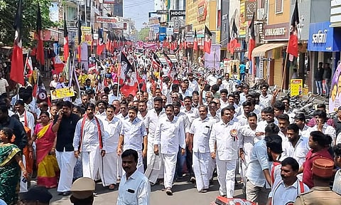 மத்திய, மாநில அரசுகளை கண்டித்து புதுச்சேரி அ.தி.மு.க.வினர் ஆர்ப்பாட்டம்