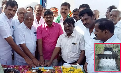 திருமூர்த்தி அணையில் இருந்து பரம்பிக்குளம் பிரதான கால்வாயில் தண்ணீரை கலெக்டர் கிறிஸ்துராஜ் திறந்து வைத்த காட்சி.