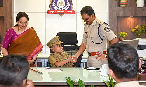 10 வயதில் போலீஸ் அதிகாரியான சிறுவன் - கனவு நிறைவேறியதாக நெகிழ்ச்சி