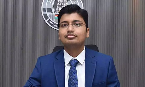 கோவையில் பிரதமர் ரோடு ஷோ: பள்ளி மாணவர்கள் சீருடையுடன் பங்கேற்றதால் சர்ச்சை- விசாரணைக்கு கலெக்டர் உத்தரவு