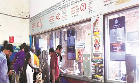 ரத்து செய்யப்பட்ட டிக்கெட்டுகள் மூலம் ₹1229.85 கோடி வருவாய் ஈட்டிய ரெயில்வே துறை