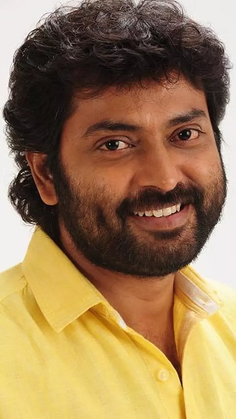 புன்னை நல்லூர் மாரியம்மன் கோவிலில் நடிகர் நரேன்