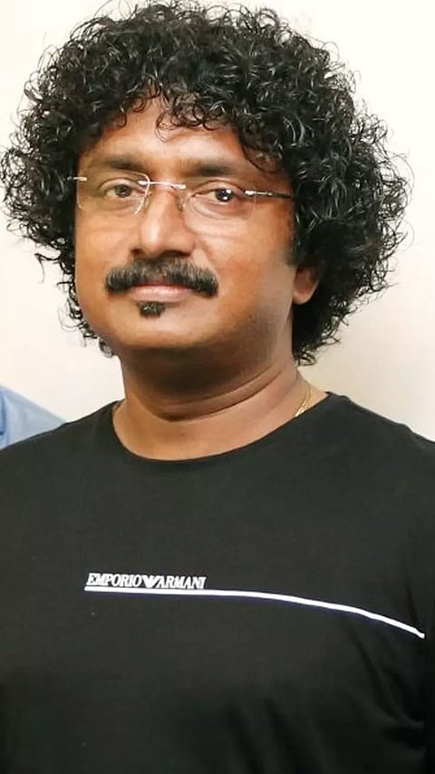 மேகம் கருக்காத பெண்ணே! பெண்ணே! ஔிப்பதிவாளரின் புதிய அவதாரம்