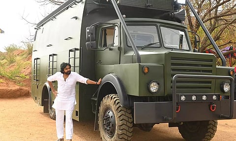 ஆந்திரா- பிரசாரத்தில் கலக்கும் பிரத்யேக வாகனங்கள்