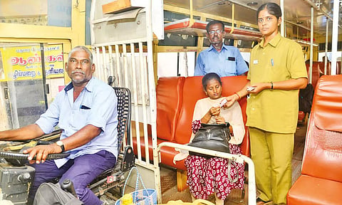 பெண்களால் எல்லா துறையிலும் சாதிக்க முடியும்: அரசு போக்குவரத்து கழக பெண் கண்டக்டர்