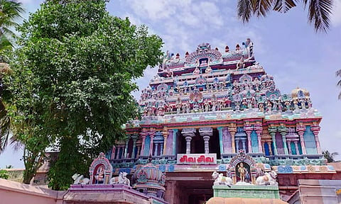 சிவனாக சக்தியும் சக்தியாக சிவனும்