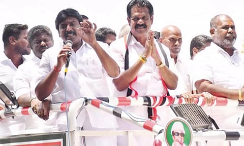 தொகுதி பக்கமே தலைகாட்டாமல் மீண்டும் ஓட்டுகேட்டுவரும் எம்.பி.க்கு பாடம் புகட்டுங்கள்