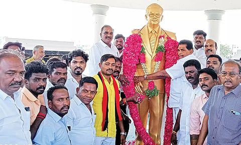 பத்மஸ்ரீ டாக்டர் பா.சிவந்தி ஆதித்தனார் சிலைக்கு அமைச்சர் அனிதா ராதாகிருஷ்ணன் மரியாதை