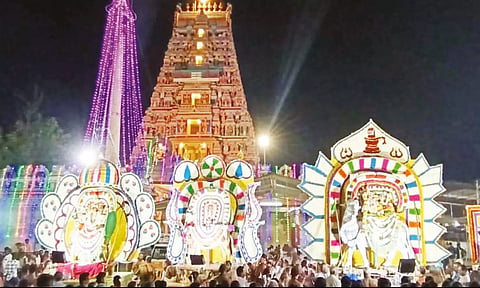 அவினாசி லிங்கேசுவரர் கோவிலில் நாயன்மார்களுக்கு காட்சியளித்த பஞ்ச மூர்த்திகள்