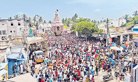 திருவையாறு ஐயாறப்பர் கோவில் சித்திரை திருவிழா தேரோட்டம் கோலாகலம்