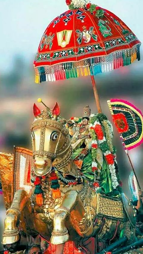 அழகர் ஆற்றில் இறங்கும் நிகழ்வில் எளிமையாக கலந்துகொண்ட சூரி