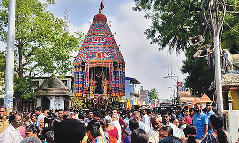 `அரோகரா' கோஷம் முழங்க சுவாமிமலையில் சித்திரை தேரோட்டம் கோலாகலம்