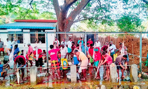 கோவில் திருவிழாவில் 300 ஆடுகளை வெட்டி பலியிட்டு பக்தர்களுக்கு அன்னதானம்