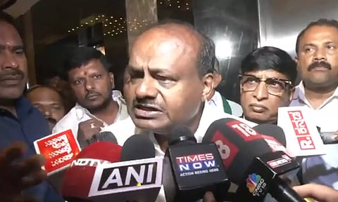 நாங்கள் யாரையும் பாதுகாக்கவில்லை: குமாரசாமி ஆவேசம்