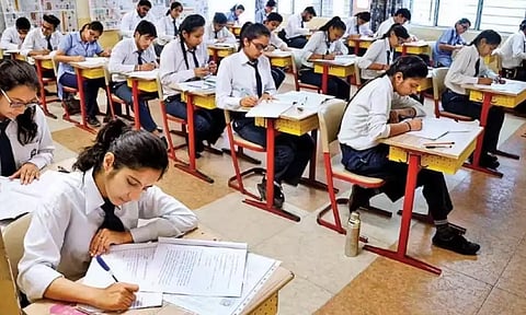 சி.பி.எஸ்.இ. 10-ம் வகுப்பு தேர்வு முடிவுகள் வெளியானது: 3வது இடம் பிடித்த சென்னை மண்டலம்