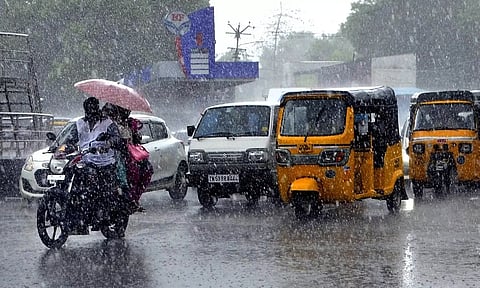 சென்னையில் மிதமான மழைக்கு வாய்ப்பு: தென் மாவட்டங்களில் கன மழை எச்சரிக்கை