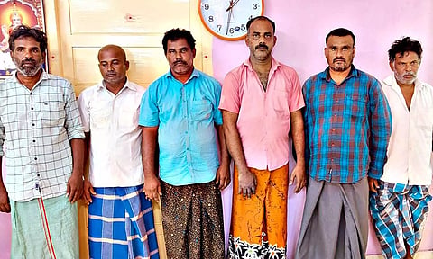 700 கிலோ குட்கா கடத்தி வந்த வழக்கில் கைது செய்யப்பட்டவர்களை படத்தில் காணலாம்.