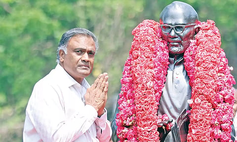 தமிழர் தந்தை சி.பா.ஆதித்தனார் நினைவு நாள்- சிலைக்கு தலைவர்கள் மாலை அணிவித்து மரியாதை