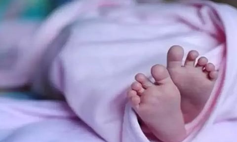 பெற்ற குழந்தையை 5000 ரூபாய்க்கு விற்ற பழங்குடியினப் பெண்.. அதிர்ச்சி!