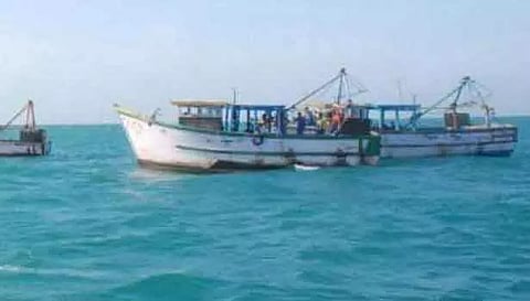 நெல்லை, தூத்துக்குடி மாவட்டத்தில் 10 நாட்களுக்கு பிறகு கடலுக்கு சென்ற மீனவர்கள்
