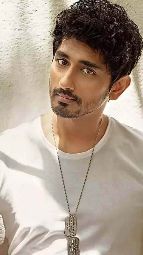 சித்தார்த்-இன் புதிய படம் ஃபர்ஸ்ட் லுக்கை வெளியிட்ட SK