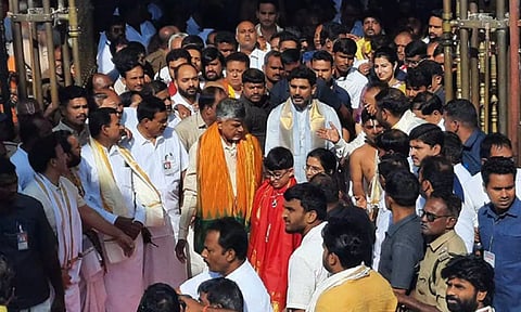 திருப்பதி கோவிலில் முதல்-மந்திரி சந்திரபாபு நாயுடு சாமி தரிசனம்