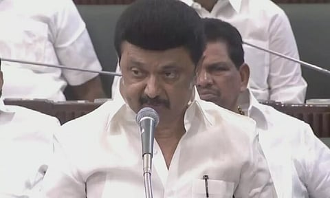 முதலமைச்சரின் வேண்டுகோளை ஏற்று அ.தி.மு.க.வினர் அவைக்குள் வர சபாநாயகர் அனுமதி