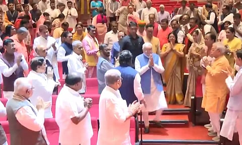 என்டிஏ பாராளுமன்ற குழு கூட்டம் தொடங்கியது