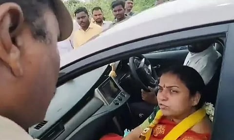 உனக்கு சம்பளம் யார் தருவது? போலீசை கிழித்தெடுத்த அமைச்சர் மனைவி - வீடியோ வைரல்