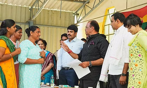 ஐதராபாத் தேசிய நெடுஞ்சாலையில் திருநங்கைகள் ஓட்டல்கள் நடத்த அனுமதி