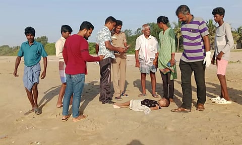 மரக்காணம் அருகே குழந்தைகளை கடலில் வீசி கொன்ற தந்தை