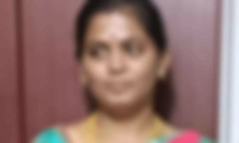 53 ஆண்களை மயக்கி வலையில் வீழ்த்திய பெண்