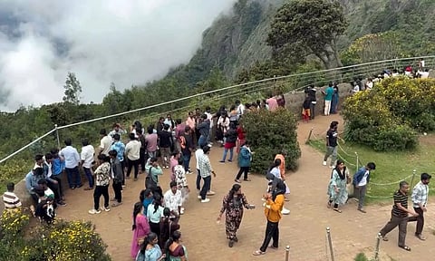 கொடைக்கானலில் குவிந்த சுற்றுலா பயணிகள்