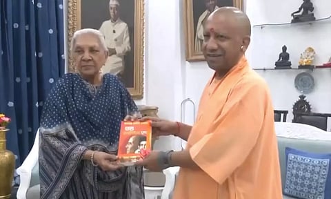 பரபரப்பான சூழ்நிலையில் உ.பி. கவர்னருடன் முதல் மந்திரி யோகி ஆதித்யநாத் சந்திப்பு