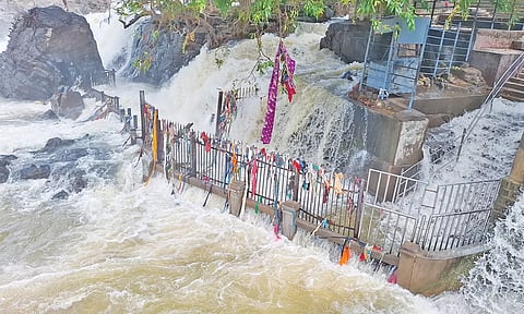 ஒகேனக்கல்லில் நீர்வரத்து 24 ஆயிரம் கனஅடியாக சரிவு