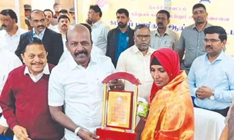 வயநாடு நிலச்சரிவு: மருத்துவப்பணிகளில் ஈடுபட்ட நர்சை பாராட்டிய மா.சுப்பிரமணியம்