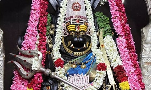 ஒரே கல்லில் பிரம்மாண்ட மகா பிரத்தியங்கிரா தேவி சிலை