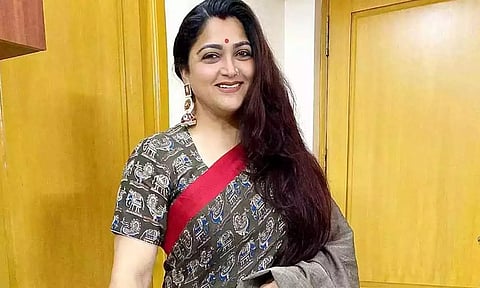 தேசிய மகளிர் ஆணைய உறுப்பினர் பதவியில் இருந்து குஷ்பு திடீர் ராஜினாமா