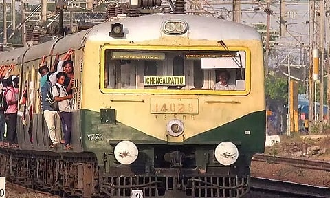சென்னையில் மின்சார ரெயில்கள் நாளை முதல் வழக்கம் போல் இயங்கும்