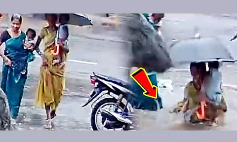 மழைநீர் தேங்கிய பள்ளத்தில் குழந்தைகளுடன் தவறி விழுந்த பெண்கள்- வீடியோ காட்சிகள்
