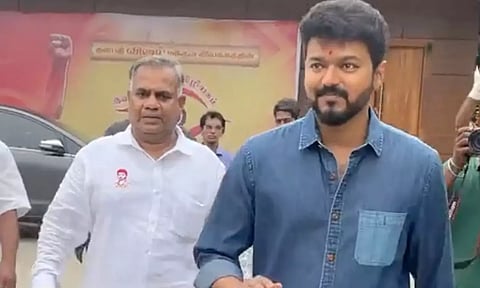 விஜய் கட்சி மாநாடு- 21 கேள்விகளை எழுப்பி புஸ்சி ஆனந்துக்கு நோட்டீஸ் அனுப்பிய போலீசார்