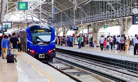 மெட்ரோ ரெயில்களில் கடந்த மாதத்தில் 95.43 லட்சம் பேர் பயணம்