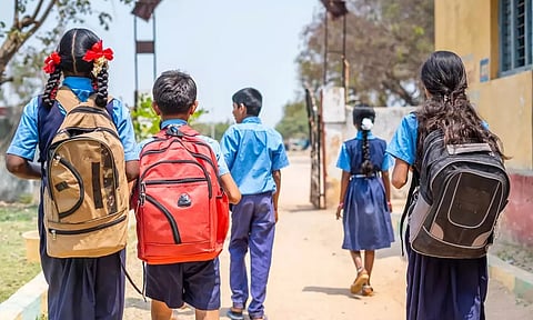 தமிழகம் முழுவதும் நாளை பள்ளிகளுக்கு விடுமுறை