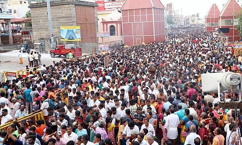 திருவண்ணாமலை கிரிவலம்: பஸ் வசதி இல்லாததால் பக்தர்கள் மறியல்