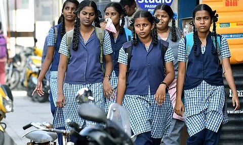 காலாண்டு விடுமுறை நிறைவு: தமிழகம் முழுவதும் பள்ளிகள் திறக்கப்பட்டன