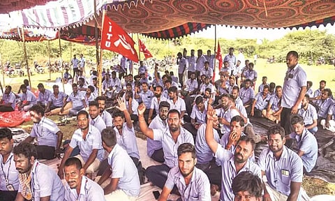 `சாம்சங்' தொழிலாளர்கள் வேலை நிறுத்தம்: அமைச்சர்கள் முன்னிலையில் இன்று பேச்சுவார்த்தை